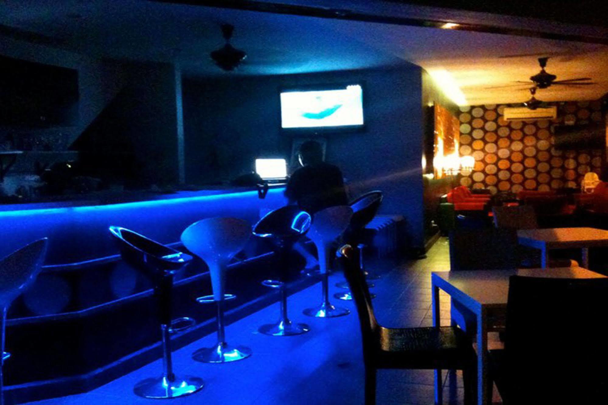 One Motel And Cafe Куа Екстериор снимка